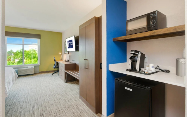 photo 4 of Holiday Inn Express Hotel & Suites Orlando - Apopka, an IHG Hotel