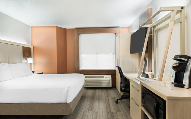 photo 3 of Holiday Inn Express & Suites Nearest Universal Orlando by IHG