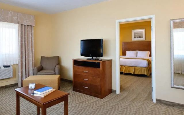 photo 3 of Harbor Pointe Inn PHL Airport