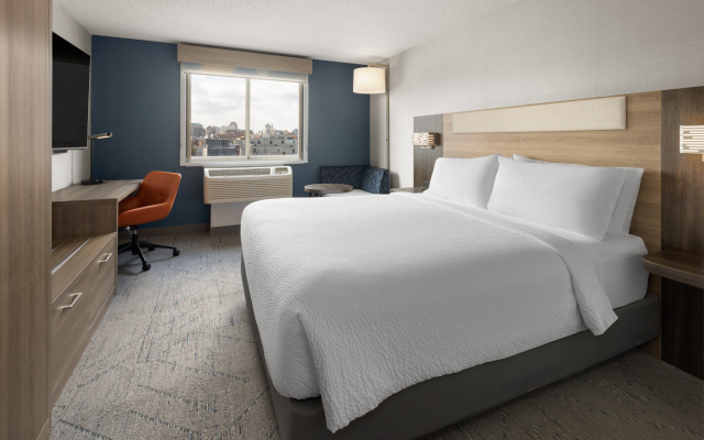 photo 4 of Holiday Inn Express Philadelphia - Penns Landing by IHG