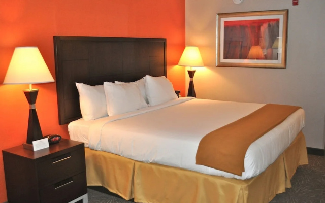 photo 3 of Holiday Inn Express Pittsburgh East - Mall Area5