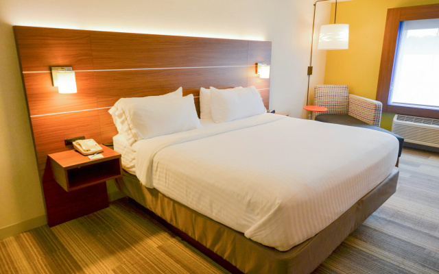photo 3 of Holiday Inn Express Pittsburgh-Bridgeville by IHG