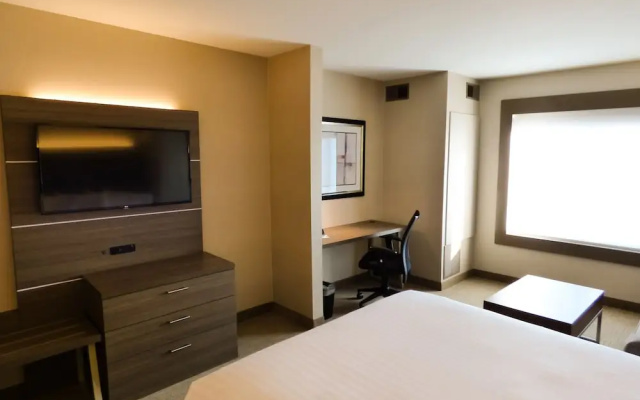 photo 3 of Holiday Inn Express Plymouth-ann Arbor