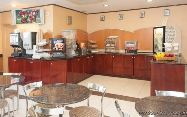 photo 2 of Holiday Inn Express Queens