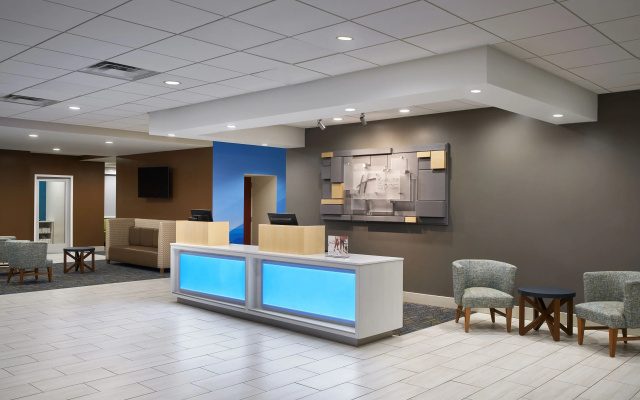 photo 2 of Holiday Inn Express Richmond Downtown by IHG