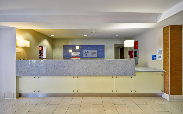 photo 2 of Holiday Inn Express Romulus / Detroit Airport by IHG