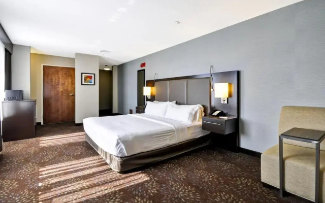 photo 4 of Holiday Inn Express Romulus / Detroit Airport by IHG