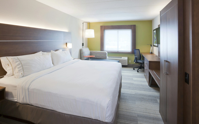 photo 3 of Holiday Inn Express Roseville-St. Paul by IHG
