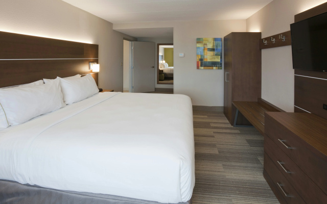 photo 5 of Holiday Inn Express Roseville-St. Paul by IHG