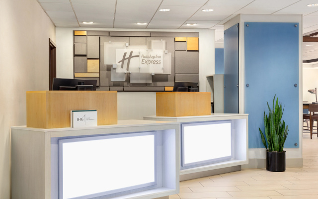 photo 4 of Holiday Inn Express San Antonio-Airport by IHG