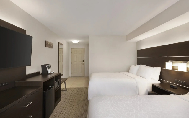 photo 2 of Holiday Inn Express Sarasota East - I-75 by IHG
