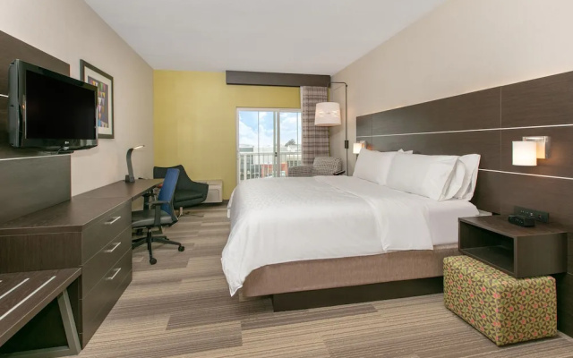 photo 2 of Holiday Inn Express Hotel & Suites Seaside - Convention Center