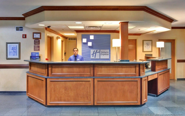 photo 2 of Holiday Inn Express Hotel & Suites Southfield - Detroit