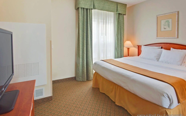 photo 3 of Holiday Inn Express Hotel & Suites Southfield - Detroit