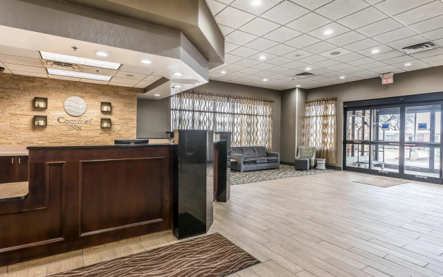 photo 2 of Comfort Inn SW Omaha I-80