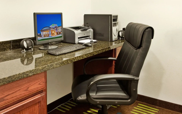 photo 2 of Holiday Inn Express St Charles