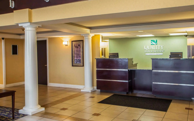 photo 2 of Quality Inn and Suites St Charles - West Chicago