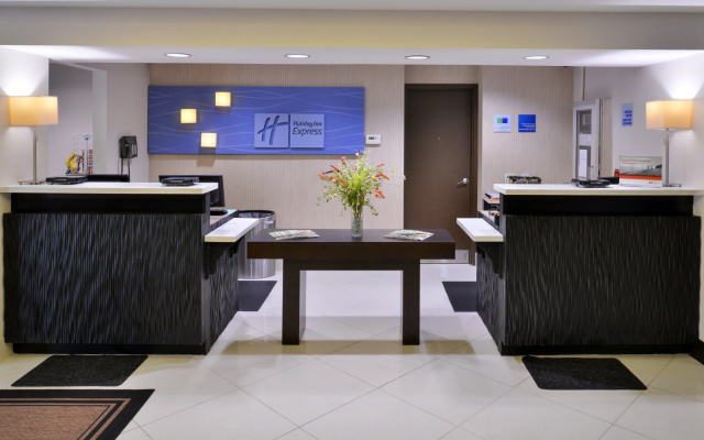 photo 2 of Holiday Inn Express St. Louis Airport - Riverport