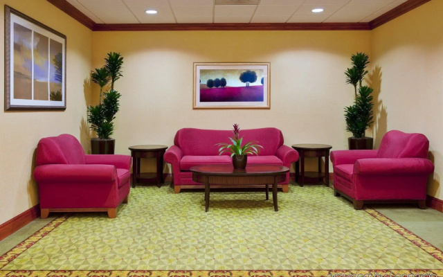 photo 2 of Holiday Inn Express St. Petersburg North (I-275) by IHG