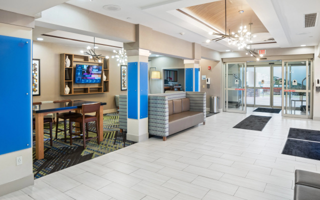 photo 2 of Holiday Inn Express & Suites Stroudsburg-Poconos by IHG