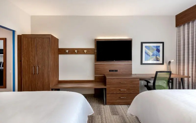 photo 2 of Holiday Inn Express Santa Ana (Disneyland Area-S.)