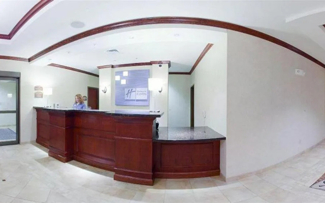 photo 2 of Holiday Inn Express & Suites Bethlehem Arpt-Allentown Area