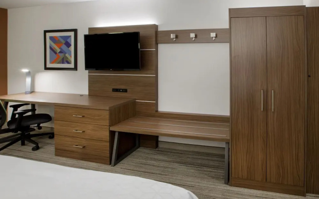 photo 5 of Holiday Inn Express and Suites Birmingham - Homewood, an IHG
