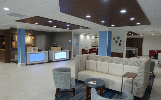 photo 2 of Holiday Inn Express & Suites Brentwood by IHG
