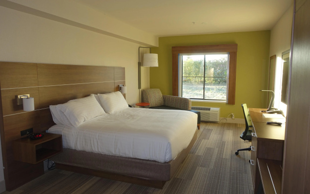 photo 3 of Holiday Inn Express & Suites Brentwood by IHG