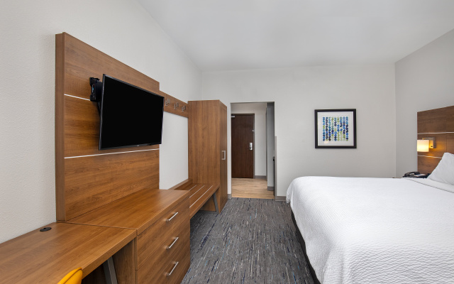 photo 5 of Holiday Inn Express & Suites Carrollton West by IHG