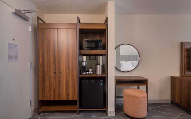 photo 4 of Holiday Inn Express & Suites Charleston Dwtn - Westedge by IHG