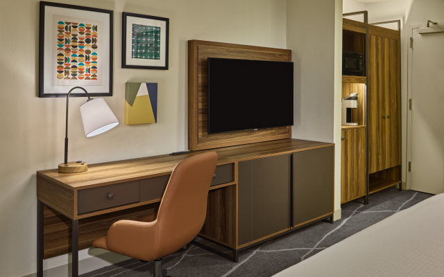 photo 5 of Holiday Inn Express & Suites Charleston Dwtn - Westedge by IHG