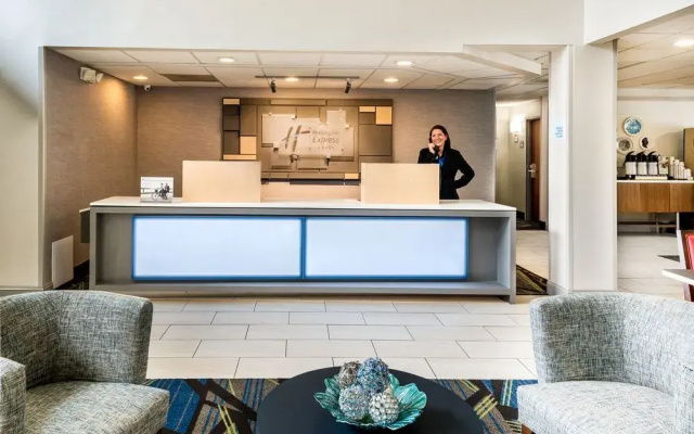 photo 3 of Holiday Inn Express & Suites Charlotte Arpt-belmont