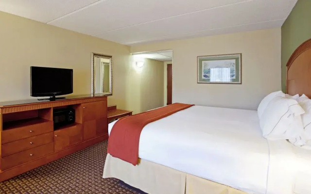 photo 5 of Holiday Inn Express & Suites Charlotte Arpt-belmont