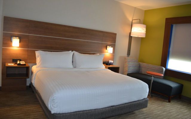 photo 4 of Holiday Inn Express & Suites Charlotte NE - University Area by IHG