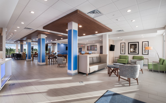 photo 2 of Holiday Inn Express & Suites Chicago - Hoffman Estates