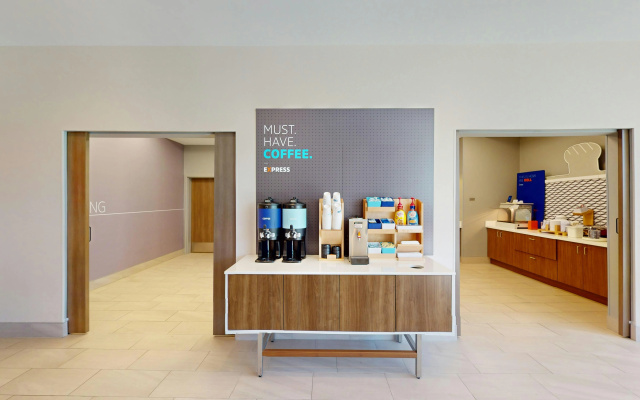 photo 4 of Holiday Inn Express & Suites Chicago Schaumburg by IHG