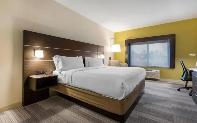 photo 5 of Holiday Inn Express & Suites Chicago West - St Charles by IHG
