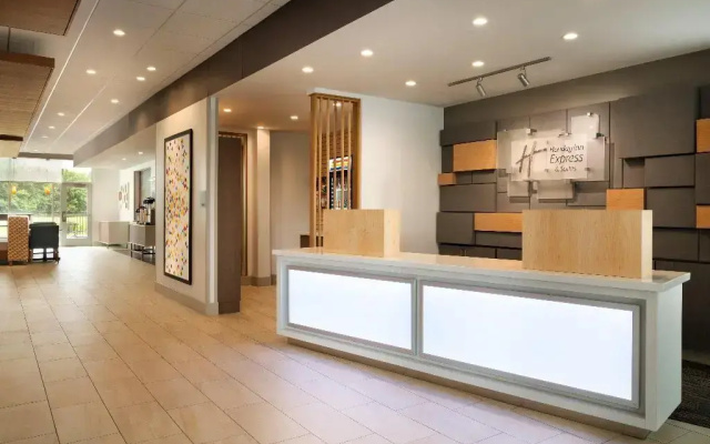 photo 2 of Holiday Inn Express & Suites Heath - Newark by IHG