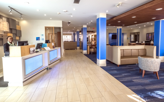 photo 2 of Holiday Inn Express & Suites Commerce by IHG