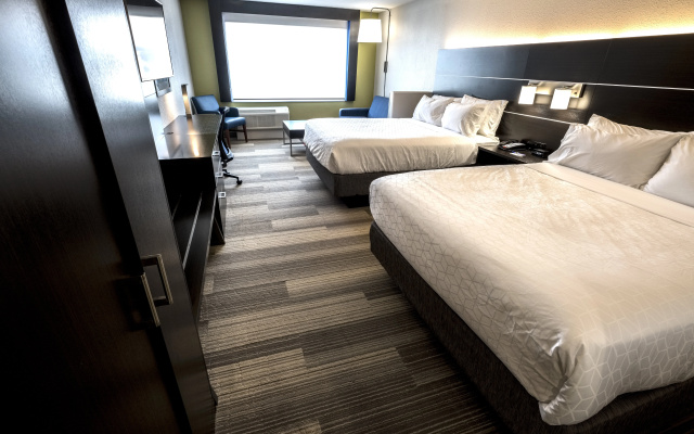photo 3 of Holiday Inn Express & Suites Commerce by IHG