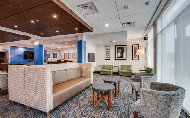 photo 2 of Holiday Inn Express & Suites Dallas North - Addison by IHG