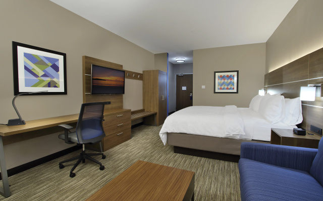 photo 4 of Holiday Inn Express & Suites Dallas-Frisco NW Toyota Stdm by IHG