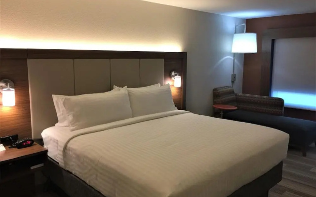 photo 3 of Holiday Inn Express & Suites Danville