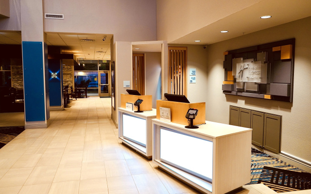 photo 3 of Holiday Inn Express & Suites Denver - Aurora Medical Campus by IHG