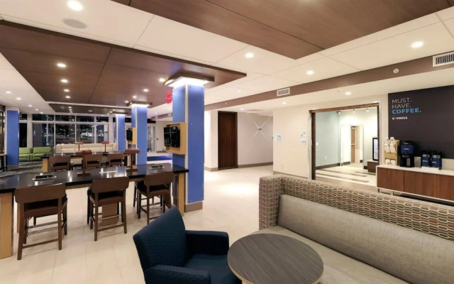 photo 2 of Holiday Inn Express & Suites Detroit Northwest - Livonia by IHG