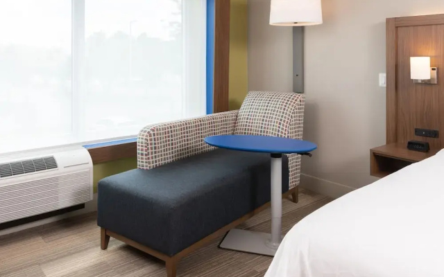 photo 2 of Holiday Inn Express & Suites Doral - Miami