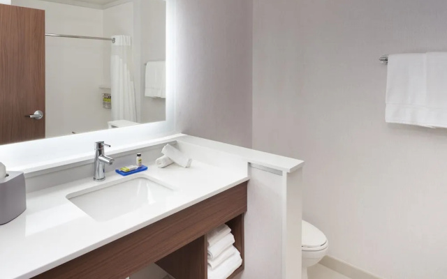 photo 4 of Holiday Inn Express & Suites Doral - Miami