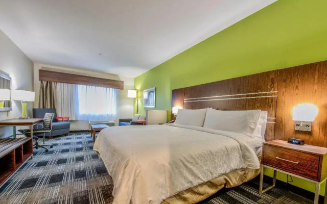 photo 3 of Holiday Inn Express & Suites Farmers Branch