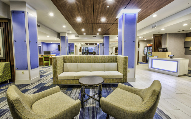 photo 2 of Holiday Inn Express & Suites Dallas NW - Farmers Branch by IHG